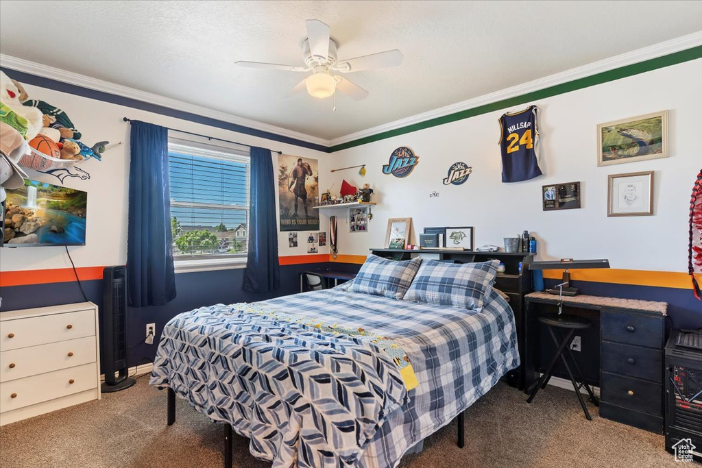 Bedroom featuring carpet floors, crown molding, and ceiling fan