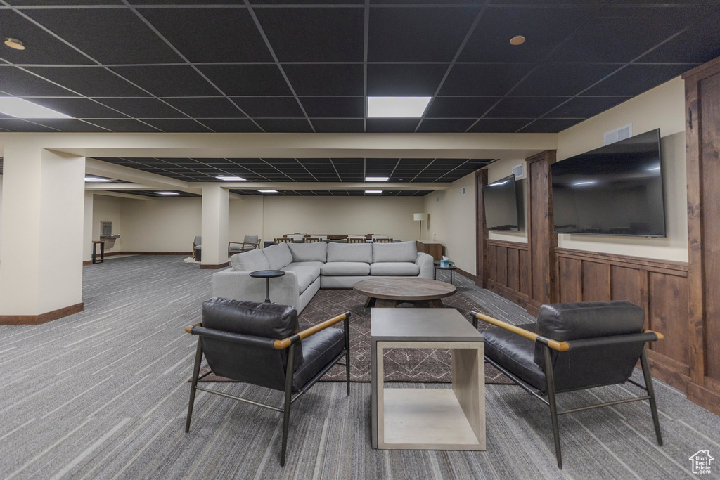 Building lobby featuring a drop ceiling