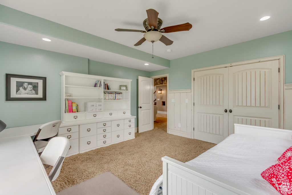 Bedroom with carpet floors, recessed lighting, a ceiling fan, and a closet