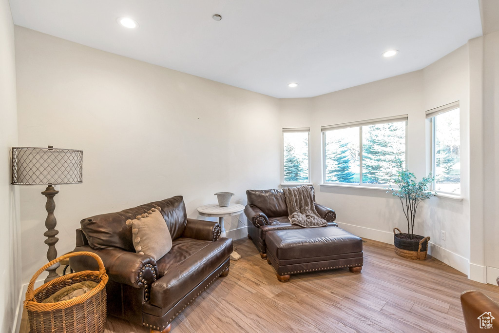 Sitting room with light wood-style flooring, baseboards, and recessed lighting