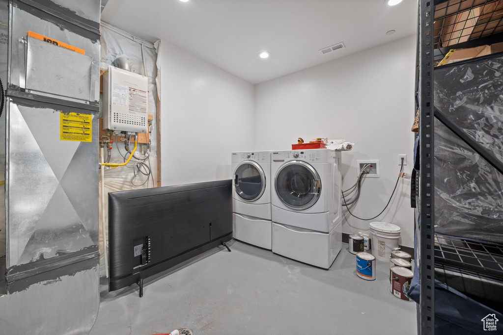 Laundry area featuring washing machine and dryer and recessed lighting