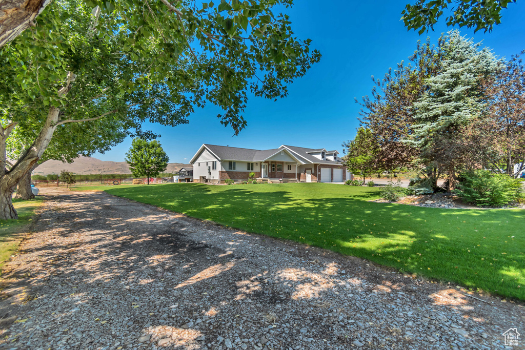 View of front of home featuring a front yard