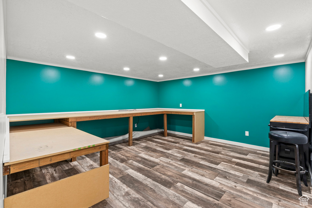 Misc room featuring ornamental molding, recessed lighting, wood finished floors, and baseboards