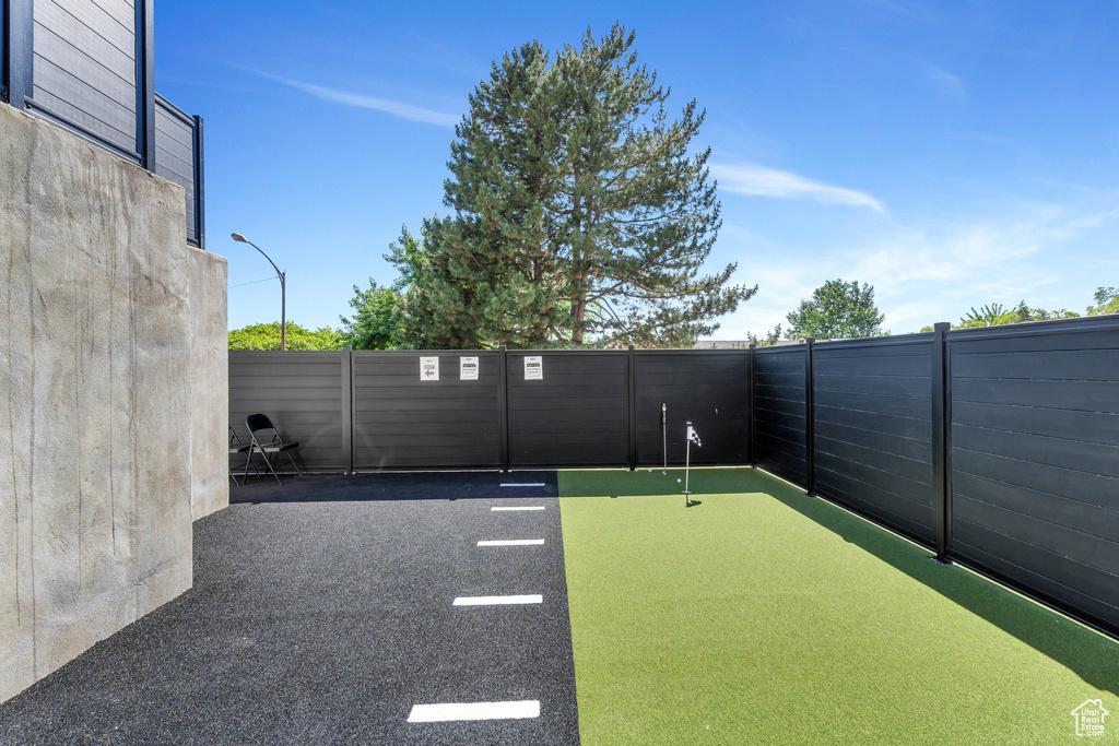 View of yard with a putting green