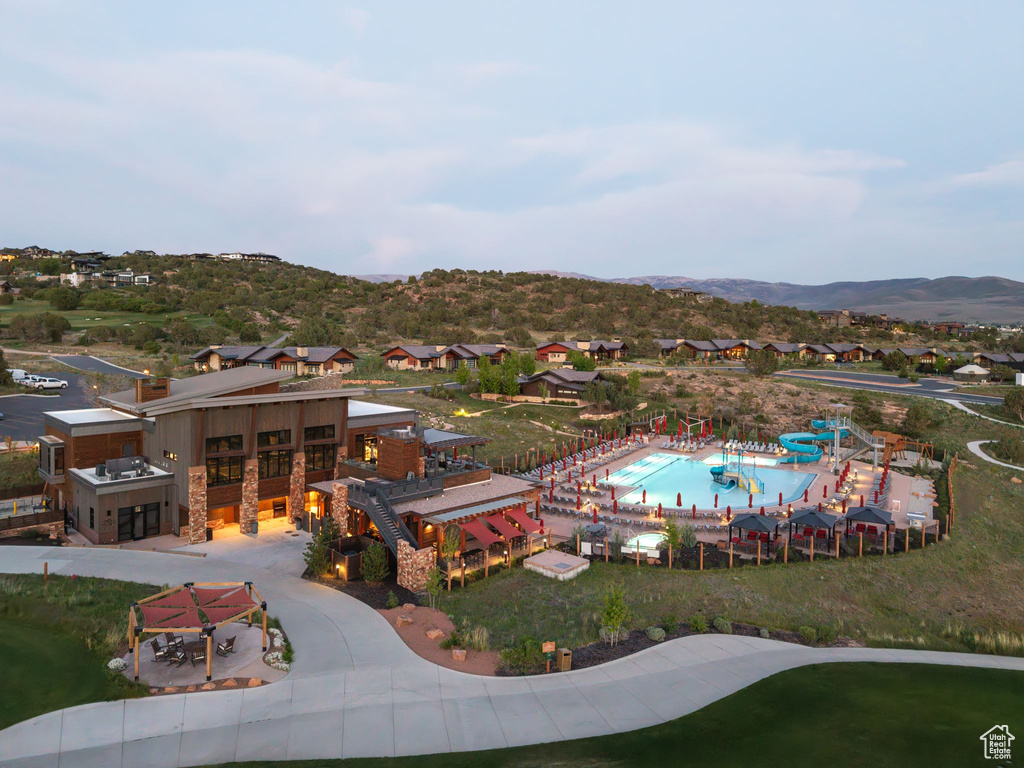 Bird\\\\\\\\\\\\\\\'s eye view of mountains and a pool
