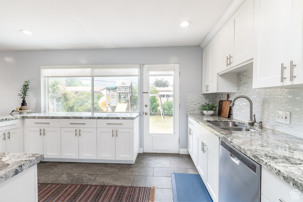Kitchen featuring a sink, dishwasher, plenty of natural light, backsplash, and recessed lighting