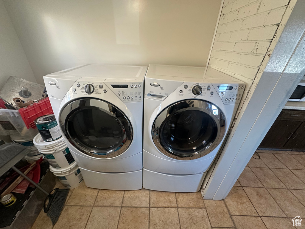 Laundry room featuring washing machine and dryer