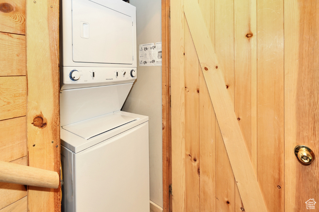 Laundry room featuring estacked washer and dryer