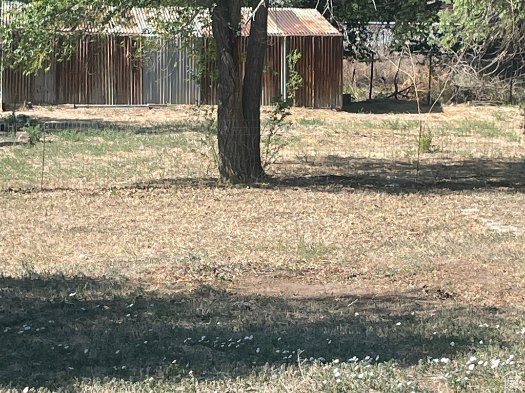 View of yard with an outbuilding