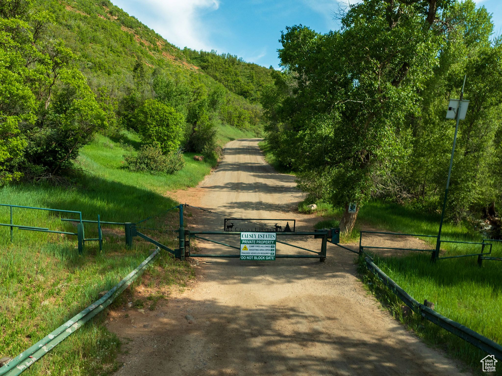 View of property's community with a gate and a mountain view