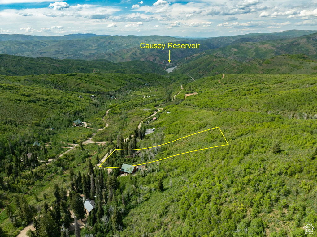 View of property location featuring property boundaries highlighted and a mountainous background