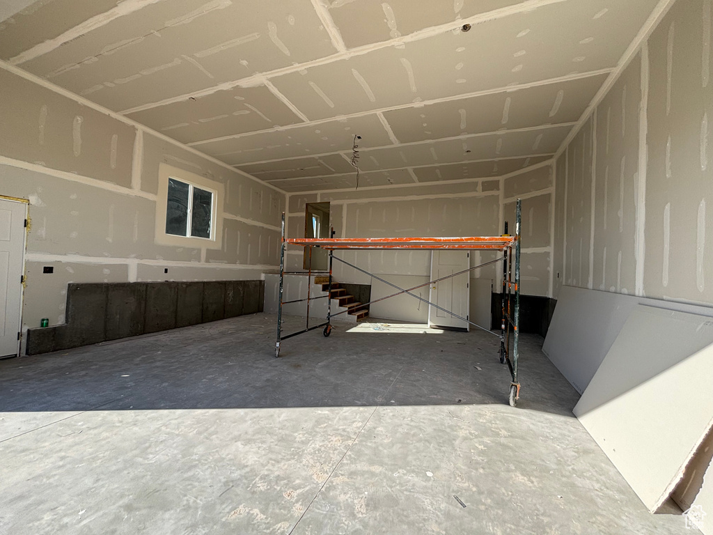 Miscellaneous room with concrete flooring