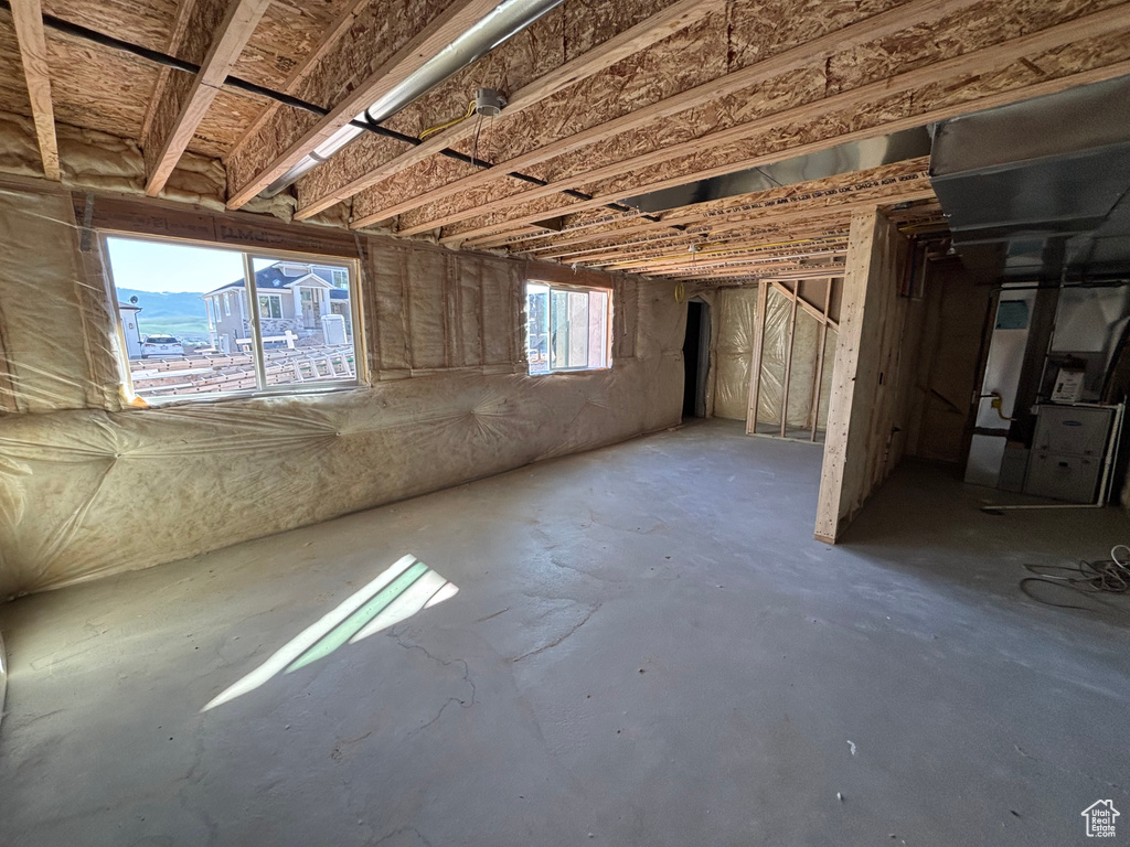 Below grade area with heating unit