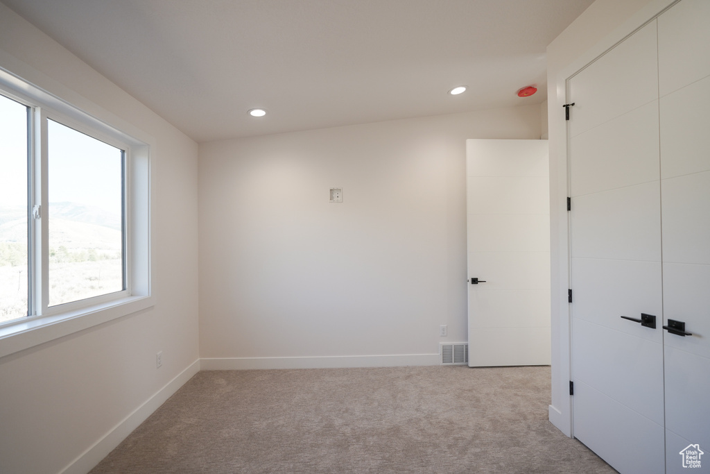 Carpeted spare room featuring recessed lighting and baseboards