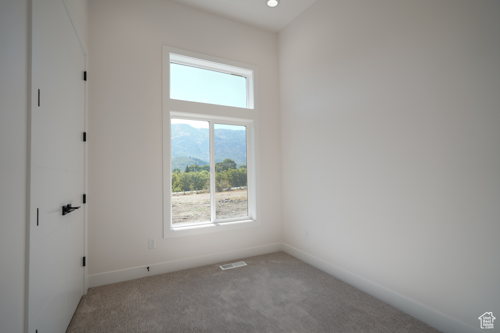 Carpeted empty room with baseboards and recessed lighting