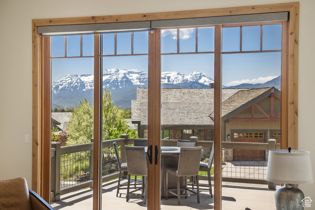 Entryway featuring a mountain view