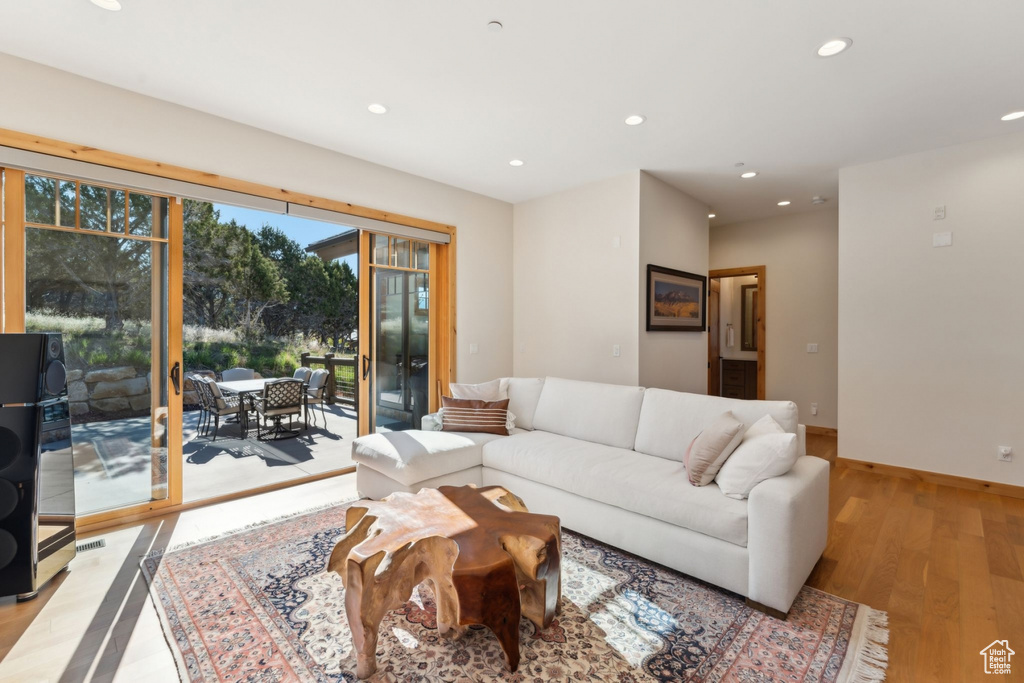 Living area with recessed lighting, light wood-type flooring, and baseboards
