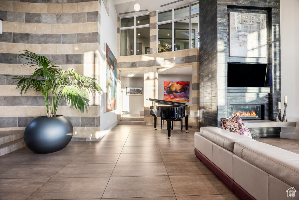 Building lobby with a towering ceiling