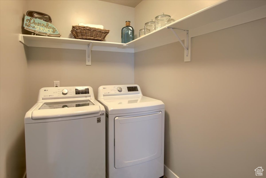 Laundry room with independent washer and dryer