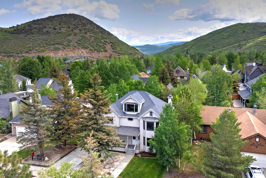 Aerial view of residential area featuring a mountain backdrop