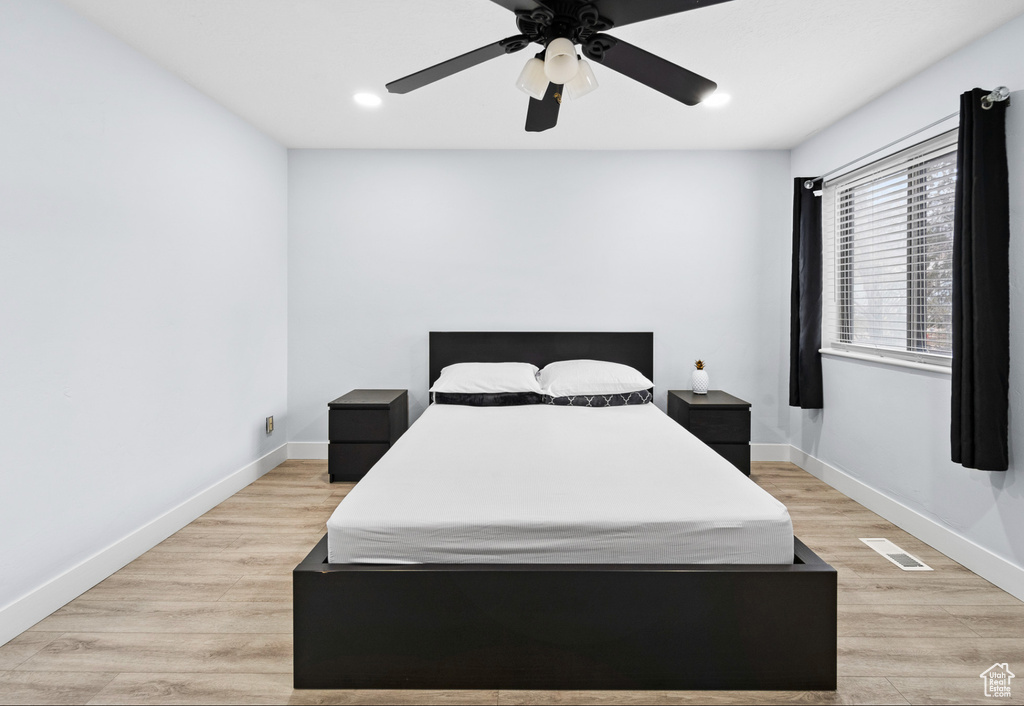 Bedroom with baseboards, light wood-style flooring, a ceiling fan, and recessed lighting