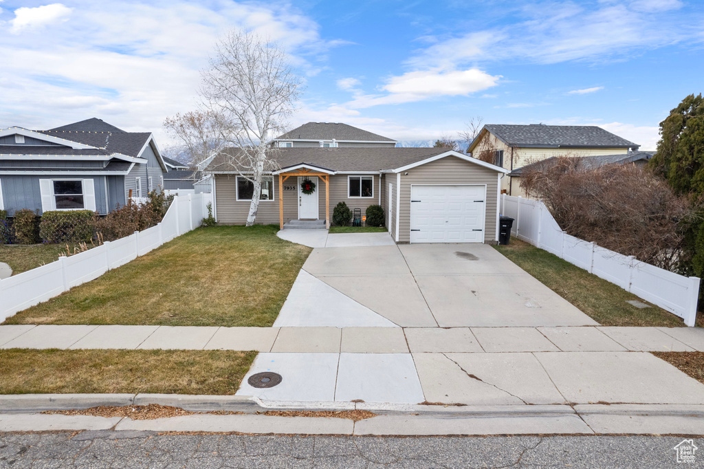View of front facade with an attached garage and concrete driveway