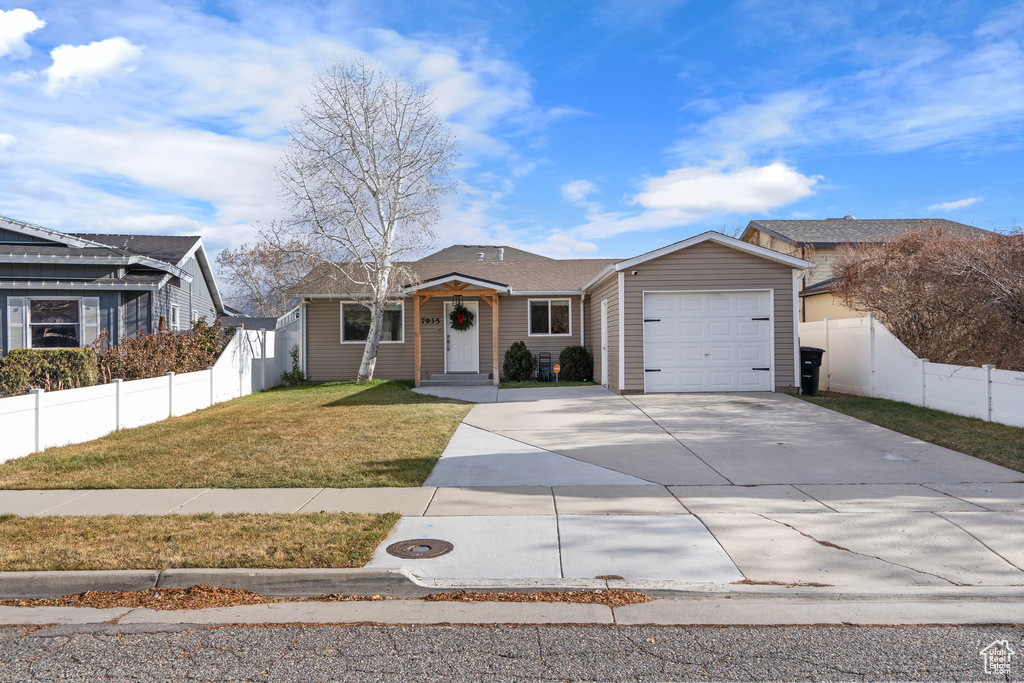 Ranch-style house featuring driveway and an attached garage