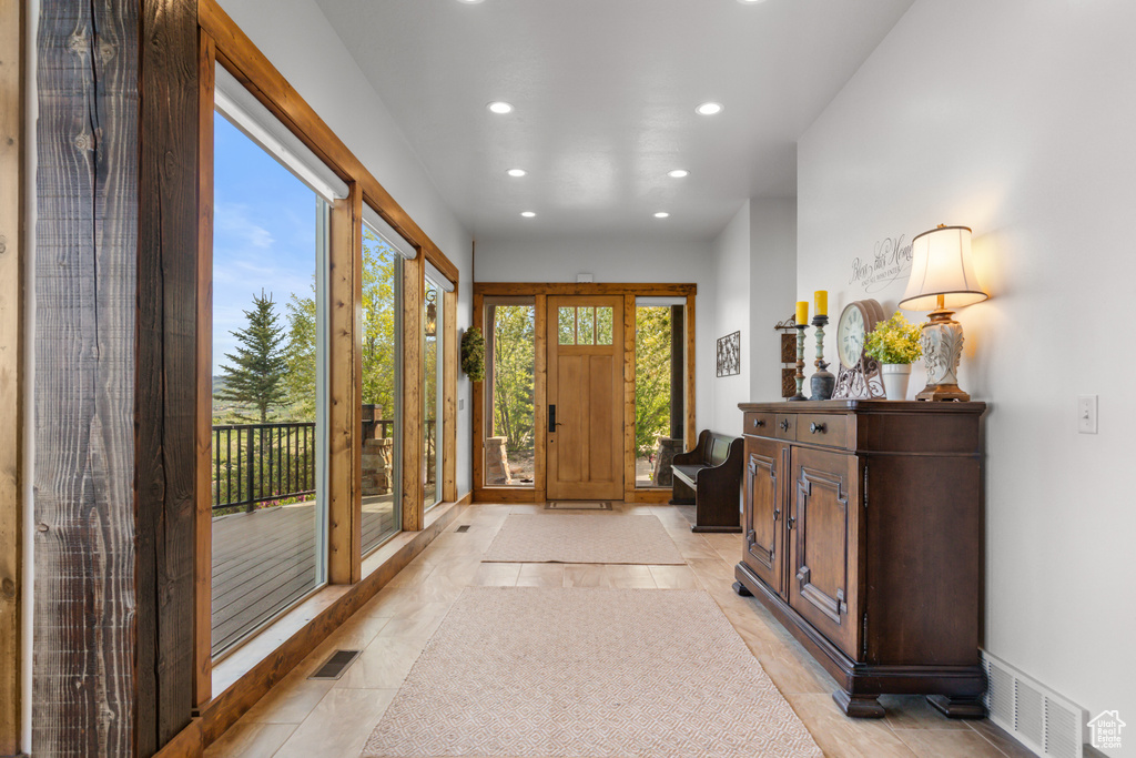 Entrance foyer featuring recessed lighting