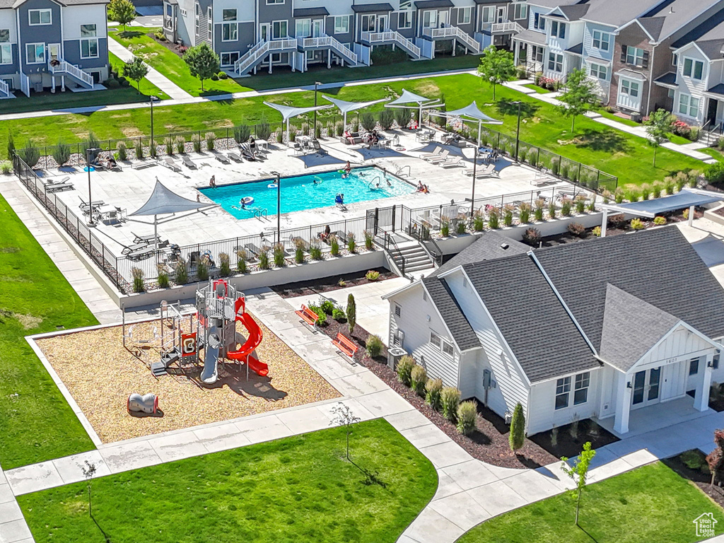 Bird's eye view of a pool area and a recreational park