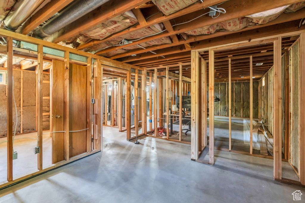 Misc room featuring concrete floors