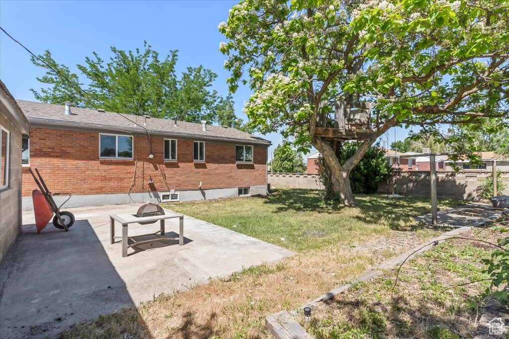 View of yard featuring a patio area