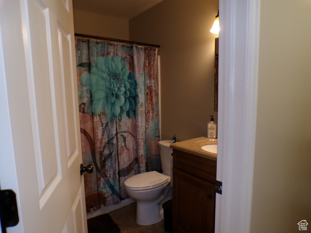 Full bath with vanity, toilet, tile patterned flooring, and a shower with curtain