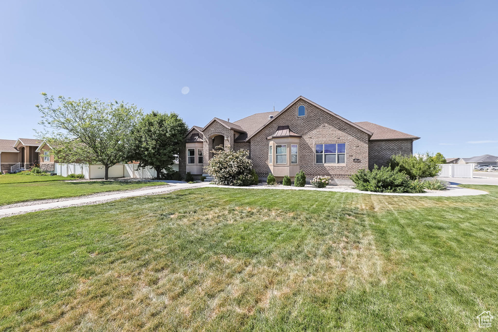 View of front of house featuring brick siding and a front lawn