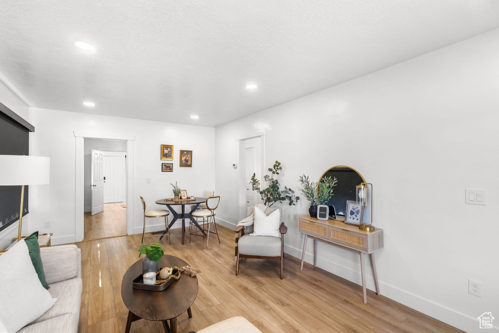 Living room featuring light wood-style flooring, recessed lighting, and baseboards