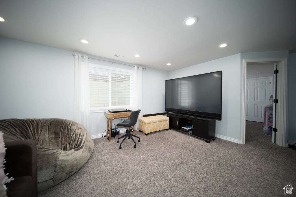 Home office with carpet floors, recessed lighting, and baseboards