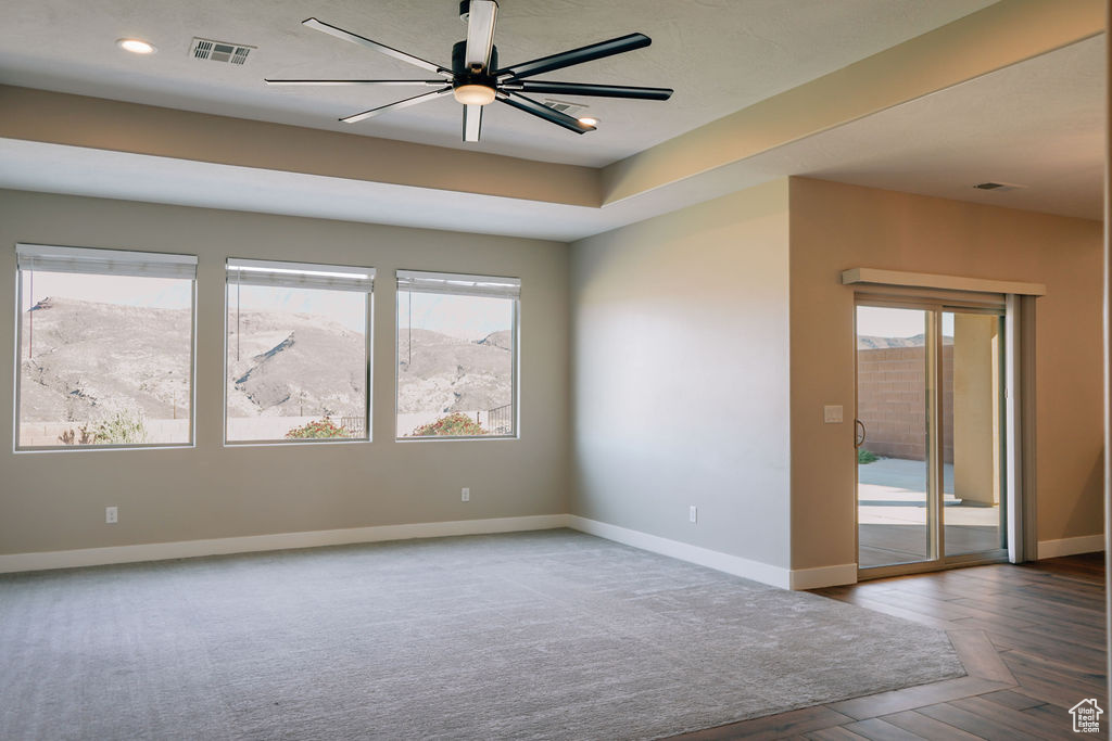 Empty room with baseboards, ceiling fan, and recessed lighting