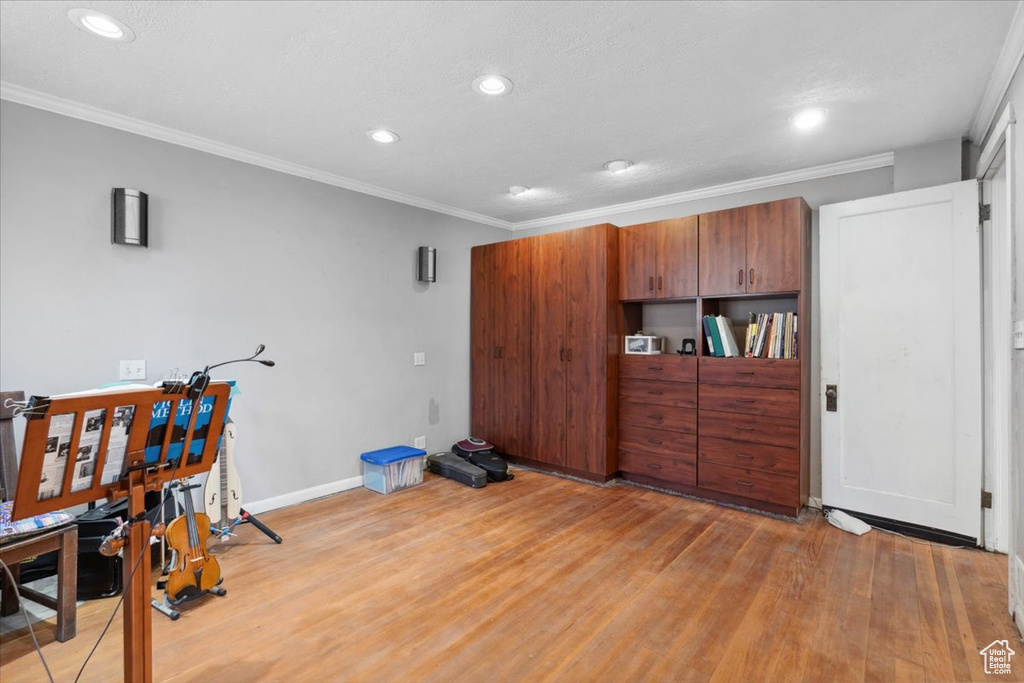 Office space featuring ornamental molding, light wood finished floors, and recessed lighting