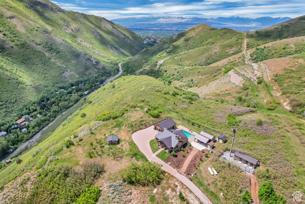 Aerial overview of property\'s location with mountains