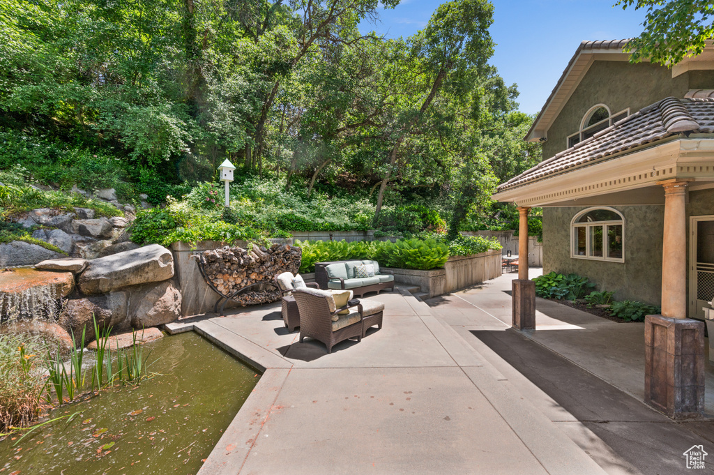 View of patio / terrace featuring an outdoor hangout area
