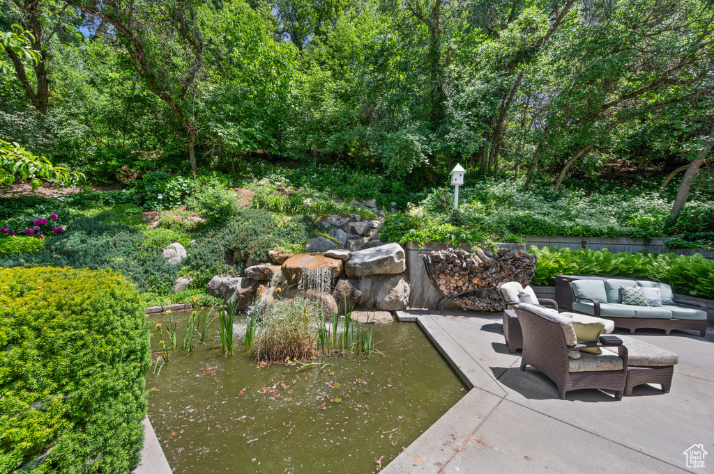 View of yard featuring outdoor lounge area and a patio