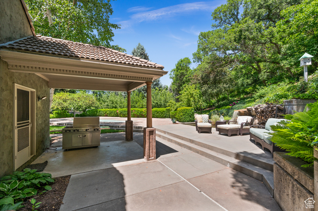 View of patio / terrace featuring outdoor lounge area