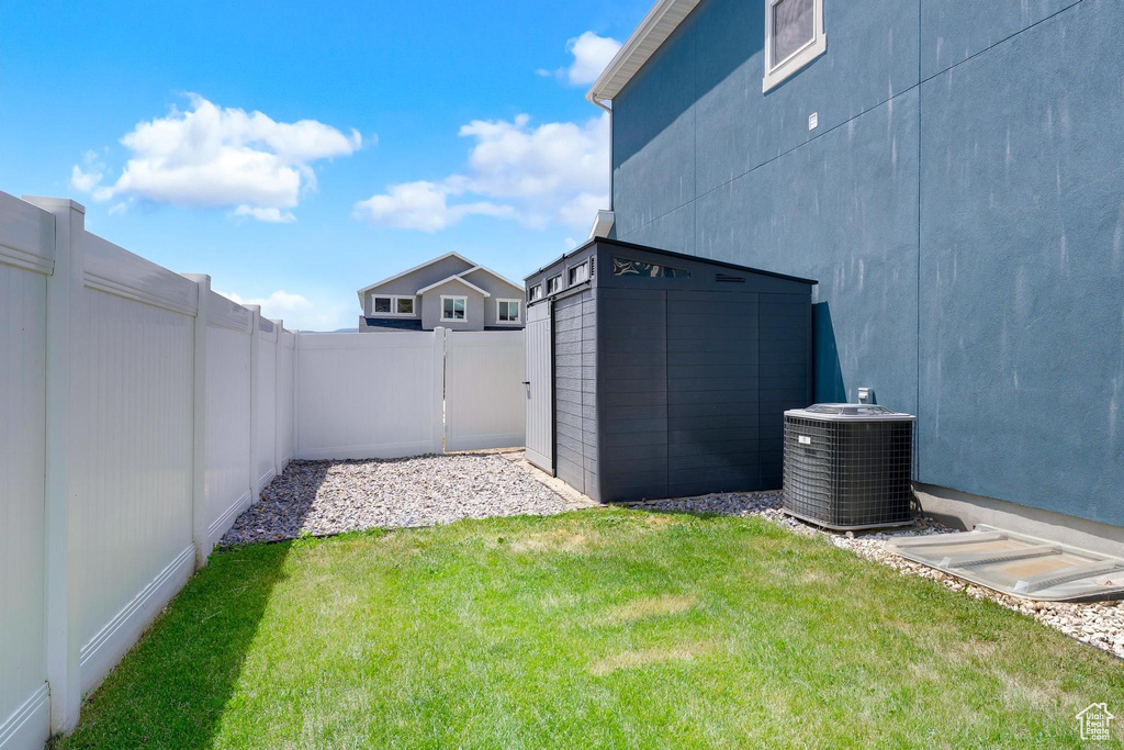 View of yard featuring cooling unit