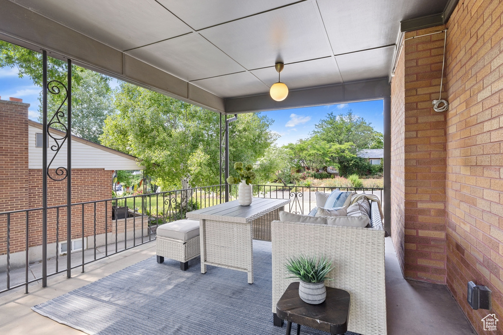 Patio / terrace featuring outdoor lounge area