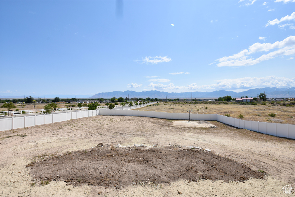 View of yard with a mountain view and a view of rural / pastoral area