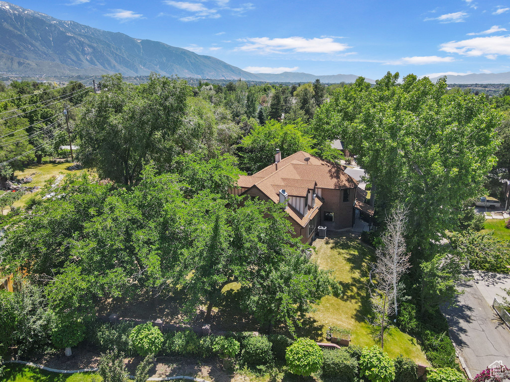 Aerial view of property and surrounding area with mountains