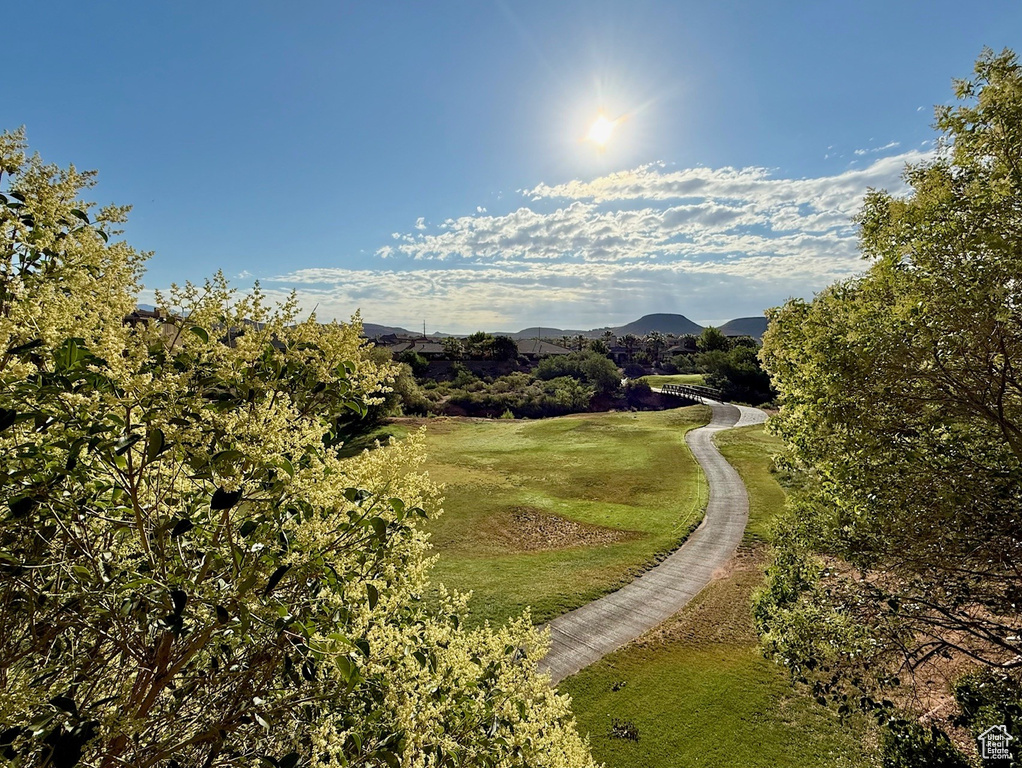 Surrounding community with a yard