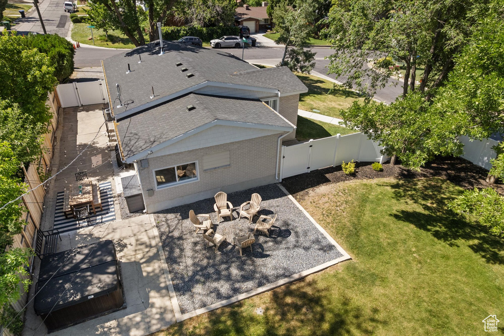 Aerial view of property and surrounding area