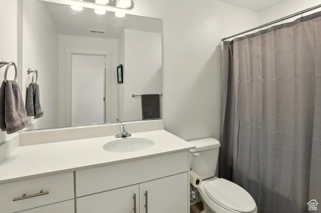 Full bath with vanity and a shower with shower curtain