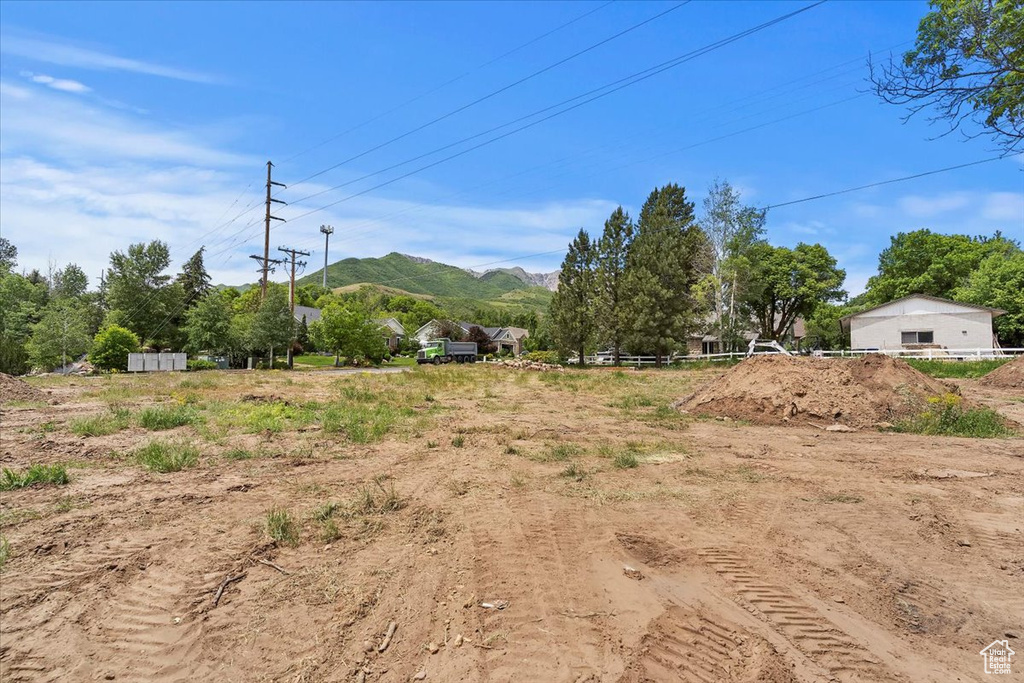 View of yard with a mountain view