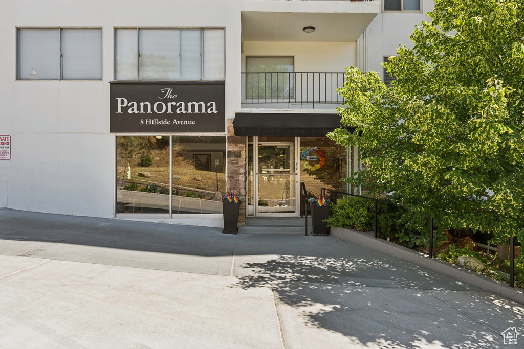Property entrance with a balcony